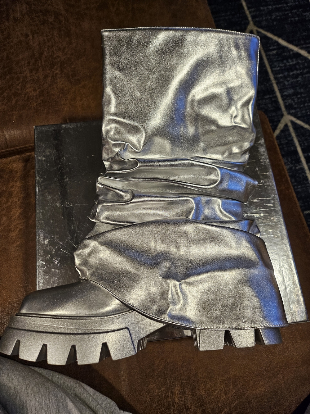 AZALEA WANG Metallic Silver Boots - US 8